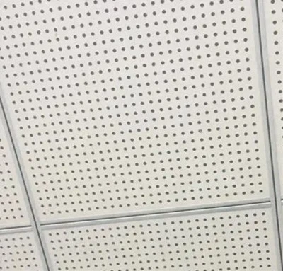 Riputatud perforeeritud kipsplaat